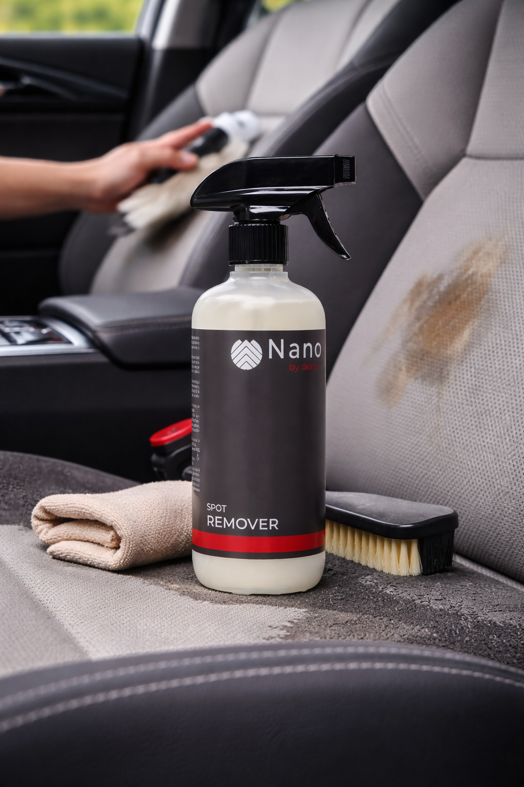 Spot Remover folosit pentru curățarea petelor de pe scaunul auto textil